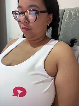 Webcam Model (XMara) is live