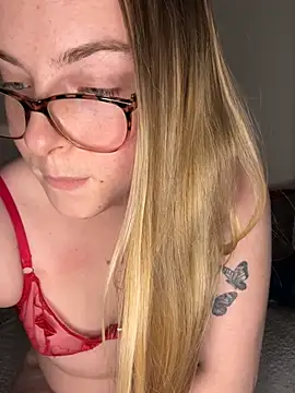 Webcam Model (Bayleighjohnson18)  is live.Free join now!