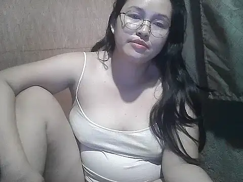 yummy_jyra02167 - Yummy_jyra02167's free webcam