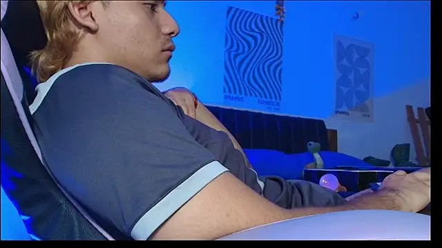 Live sex cam of CrisotpherMoretti