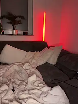 emilypeperoni - Emilypeperoni's free webcam - UK Sex Cams