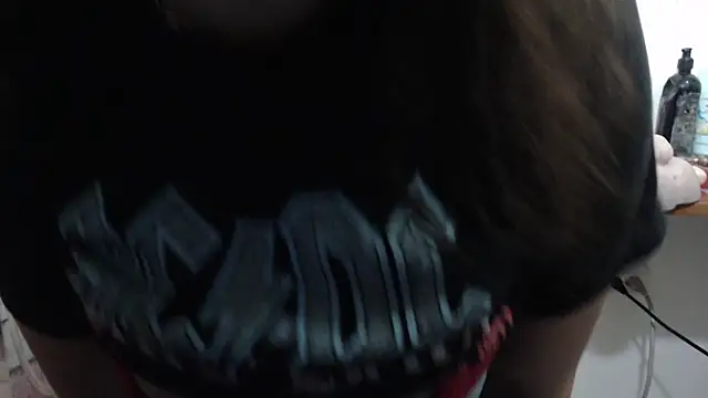 curly_greeneyed webcam