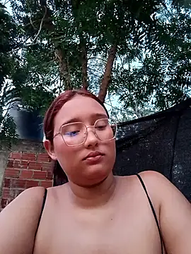 young_dairy01 - Young_dairy01's free webcam