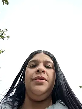 Webcam Model (Layla-daring)  is live.Free join now!