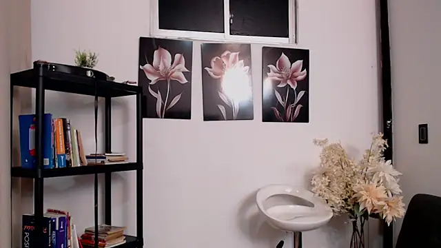 pinky_f00x - Pinky_f00x's free webcam