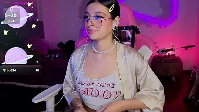 larah_uwu - Larah_uwu's free webcam