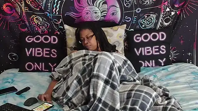 renaespleasurepalace - RENAESPLEASUREPALACE's free webcam