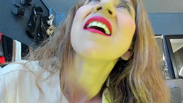 matureyulyet - Matureyulyet's free webcam - UK Sex Cams