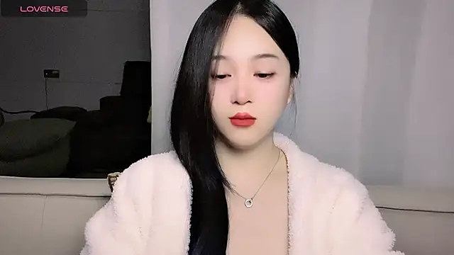 美女woaiqinqin在线直播