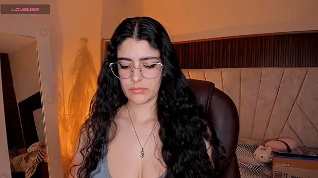 Webcam Model (_Niah_)  is live.Free join now!