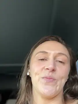 lunagirl13's Stripchat show and profile