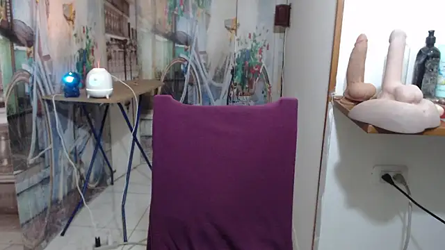 curly_greeneyed webcam