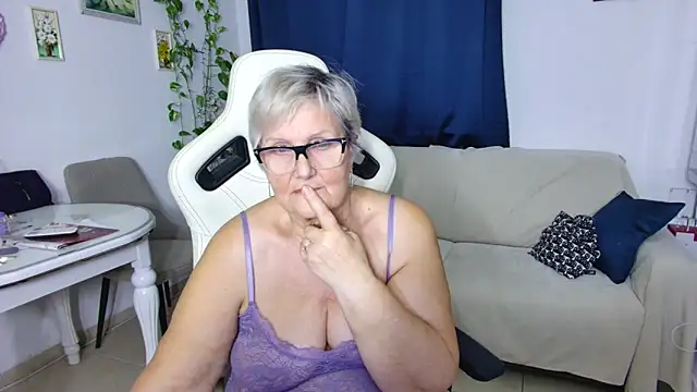 selenna57 - Selenna57's free webcam