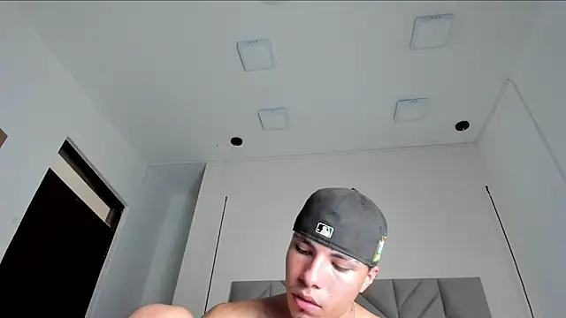 logangreys - LoganGreys's free webcam