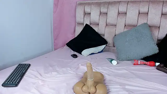 emma_evelyn - Emma_Evelyn's free webcam