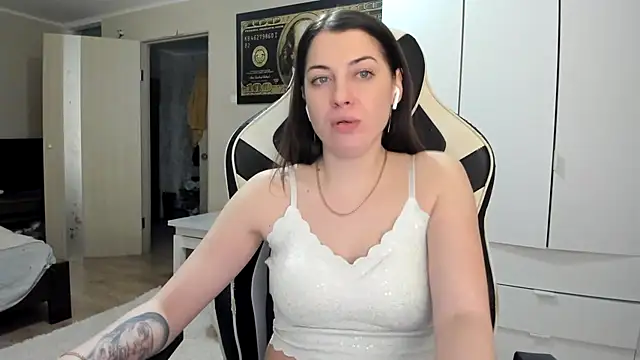 emilovsi - EmiLovsi's free webcam