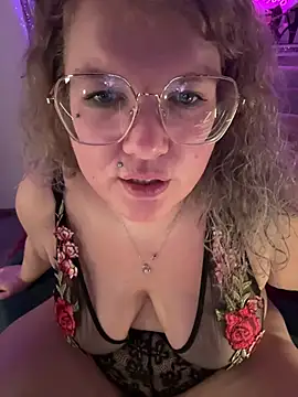 CurvyAnonymousGirl89 webcam