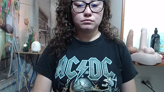 curly_greeneyed webcam