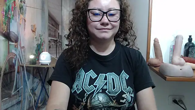 curly_greeneyed webcam