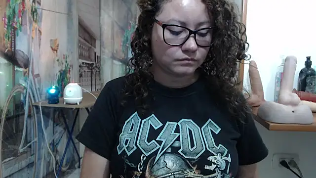 curly_greeneyed webcam