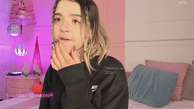 _tammara_ (F young) - hoodie off + nipple play