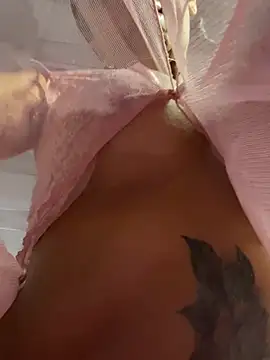 Webcam Model (SofhiaTaylor) is live