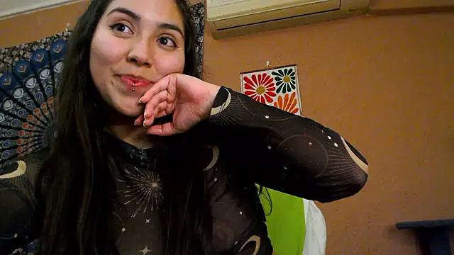 IntimateTales webcam