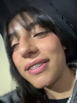 Webcam Model (Mia_fiire)  is live.Free join now!