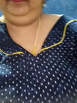 tamilthanushri - Tamilthanushri's free webcam