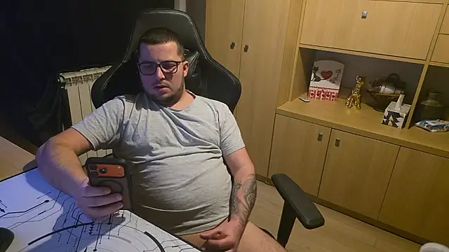 kevinnlovelly - Kevinnlovelly's free webcam - UK Sex Cams