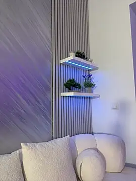 Webcam Model (KirstieVegas)  is live.Free join now!