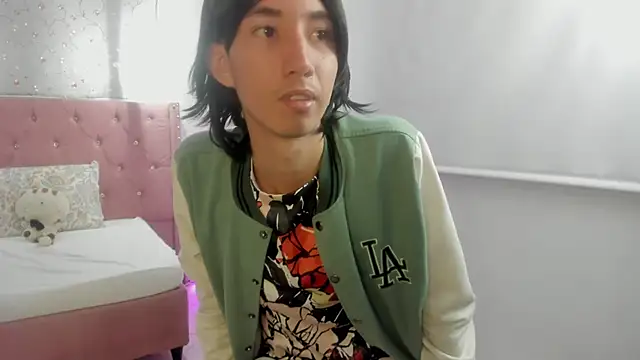 loverisu-coral - Loverisu-coral's free webcam - UK Sex Cams