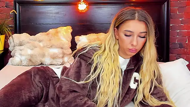 ChristynaRoss's Stripchat show and profile