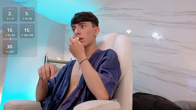 Live sex cam of mathias_saenz