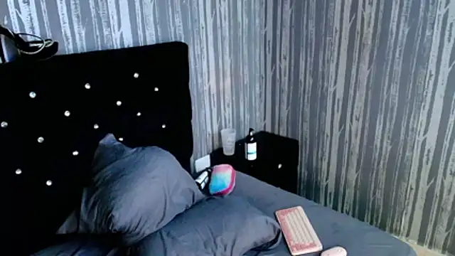 alicee_moonn - Alicee_Moonn's free webcam