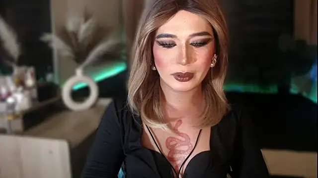 mslilly_croft (T young) - HUNGRY AND THIRSTY??? 9INCHES COCK FOR U