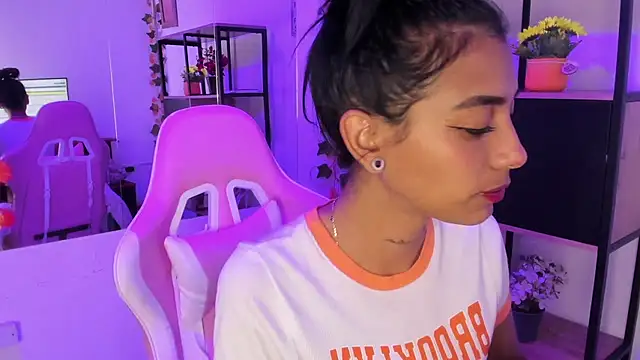 KarlaSlutSkinny__ webcam