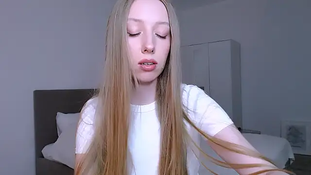 Luna_insniity webcam