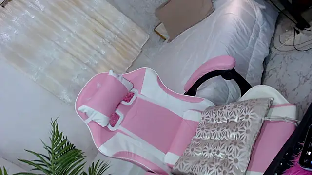 petiteellahxx webcam