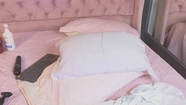 _linoshka_1 - _Linoshka_1's free webcam - UK Sex Cams