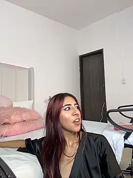 Webcam Model (Mirandaa_Rogers)  is live.Free join now!