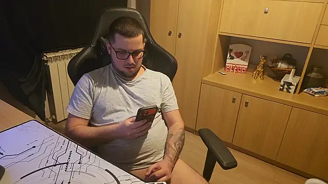 kevinnlovelly (M young) - Who wanna have some fun?