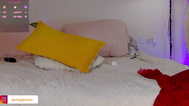 PartyQqHouse webcam