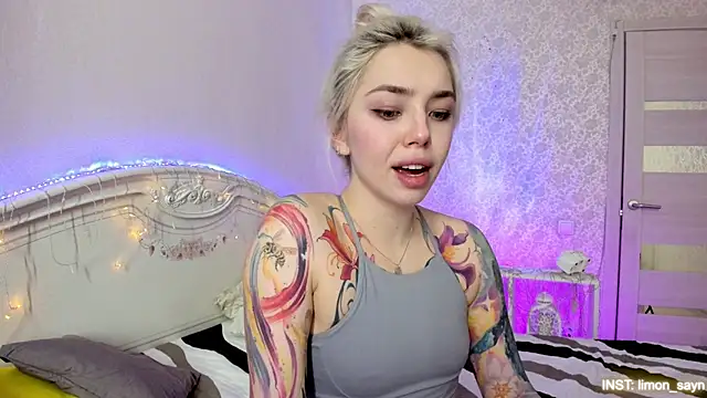 LillyMoure_ webcam