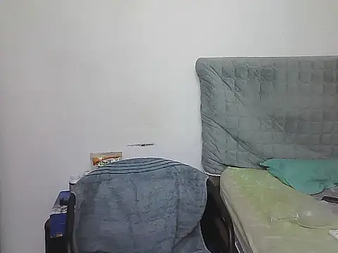 AlphaLatinoBear webcam