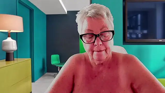 Mystery-Grandmother webcam