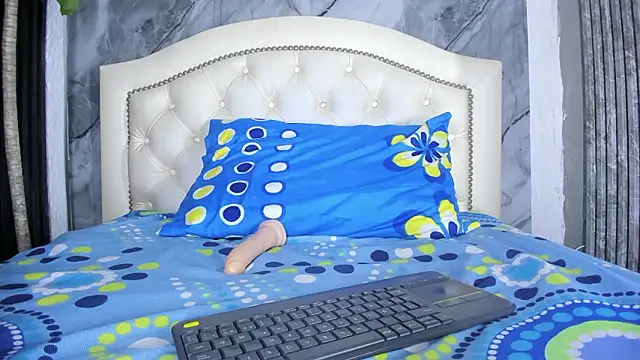 Tiffany-Jones webcam