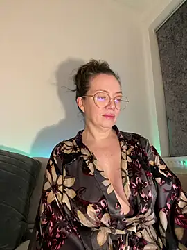 Webcam Model (FemDom_RubyKnightXXO)  is live.Free join now!