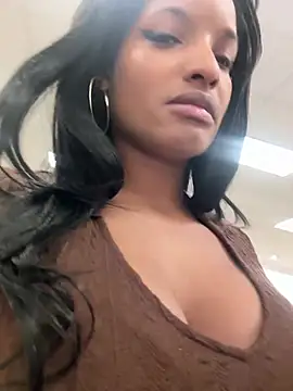 Webcam Model (NicoleCocksXXX) is live