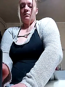 HotStepmommy3 webcam